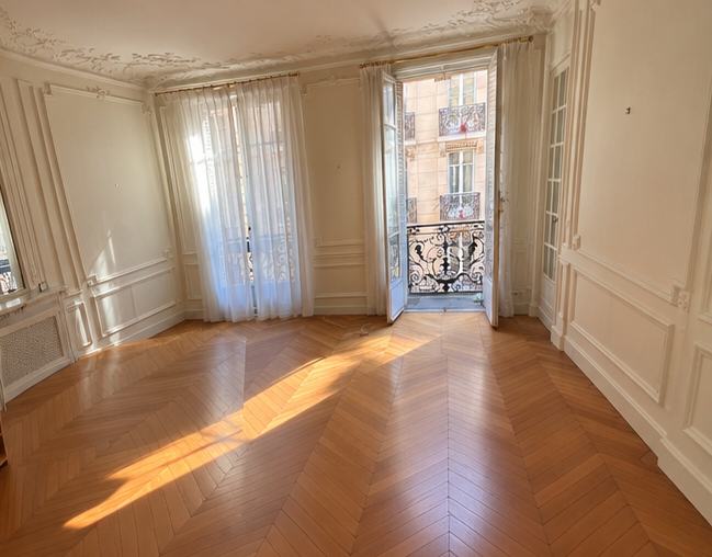 Salon vidé après débarras